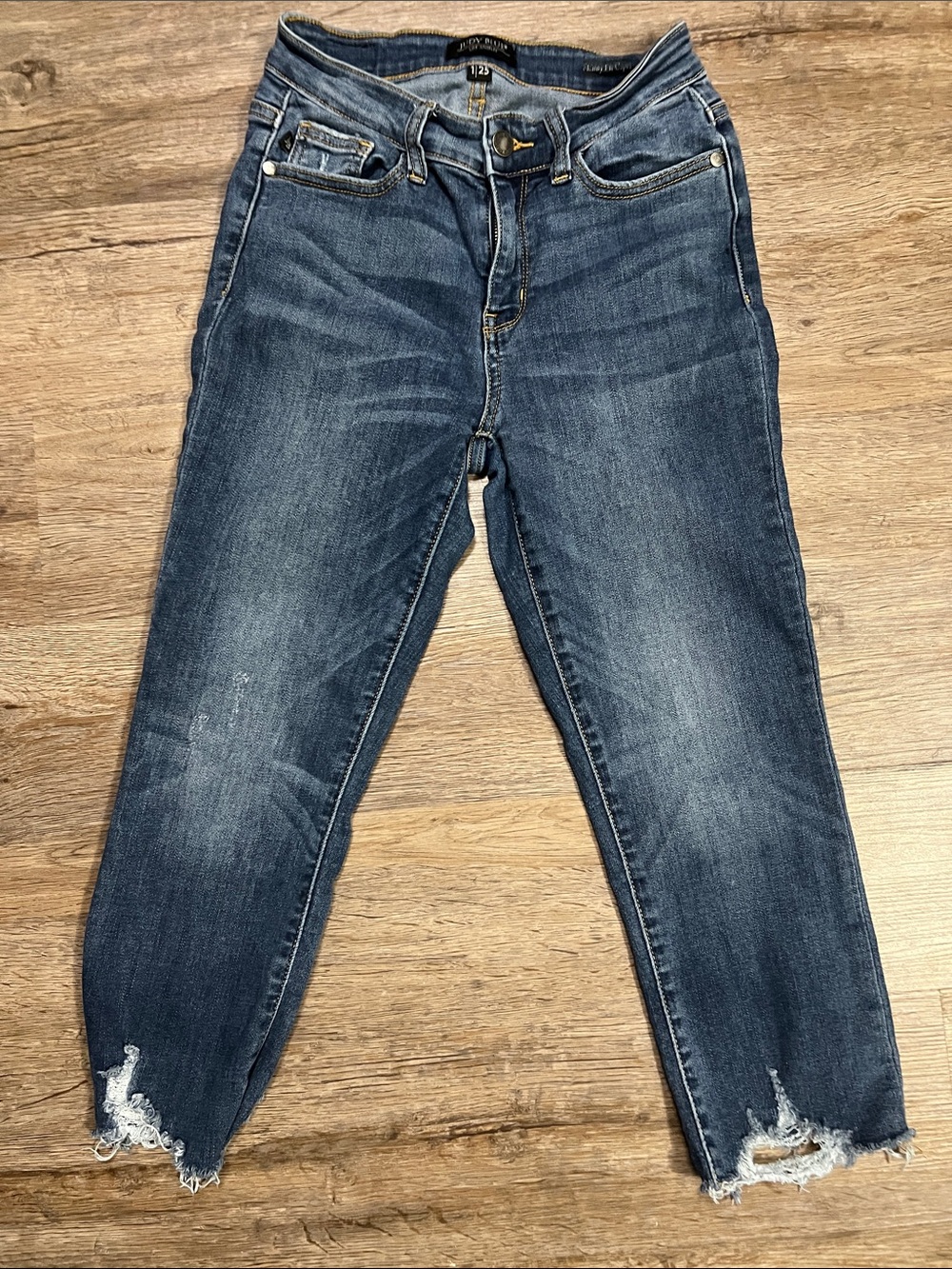 Dark Blue Women’s Judy Blue mid rise stretch capris
